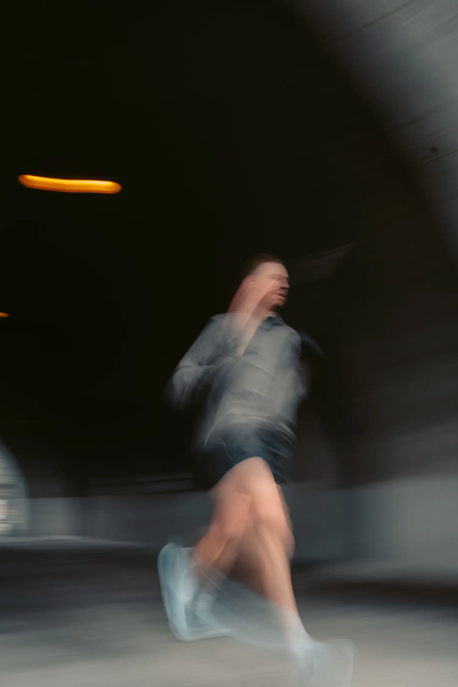 Sportoló fókuszált edzés közben